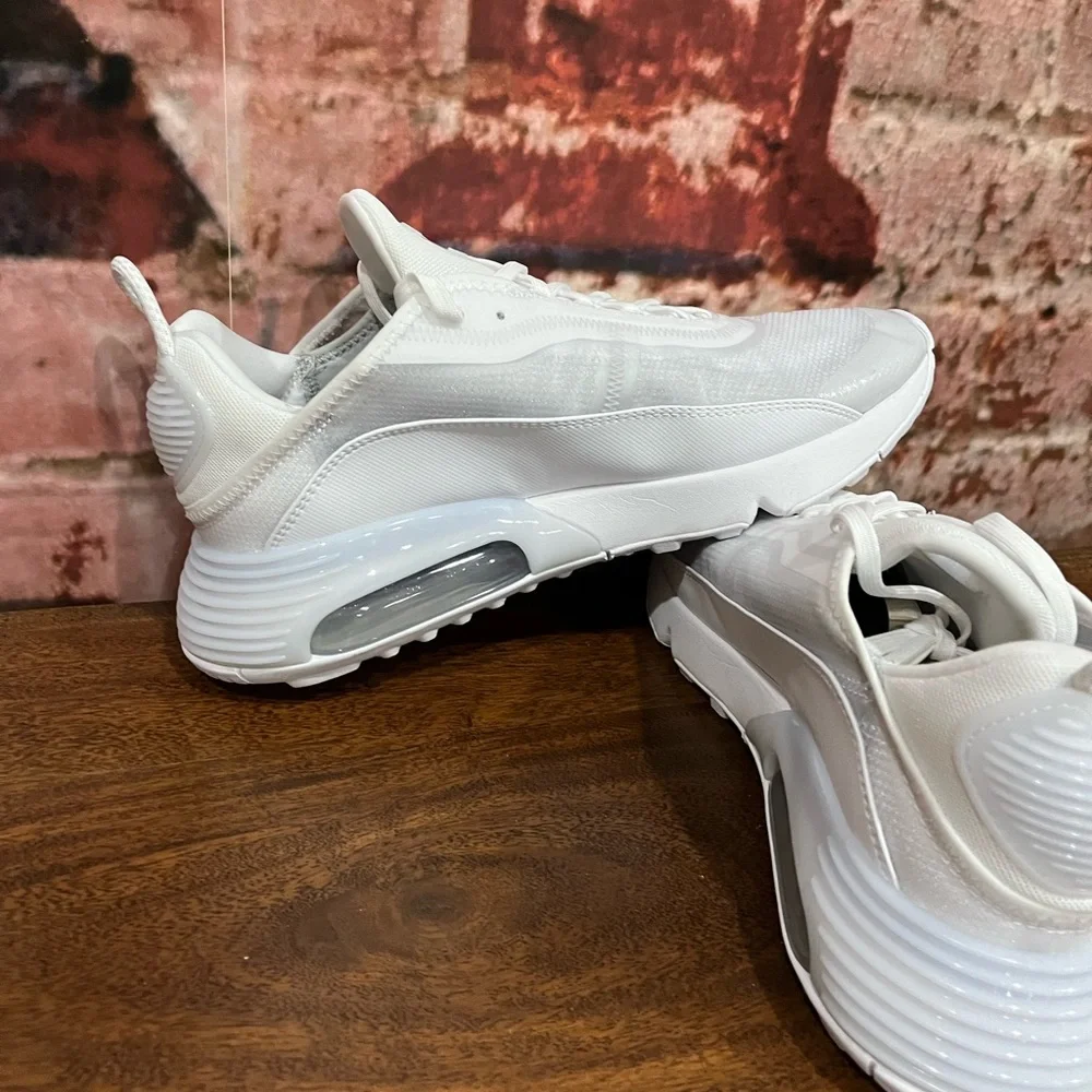 NEW NIKE AIR MAX 2090 SIZE MEN 10 / WOMEN 11.5 - Picture 5 of 8